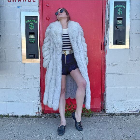 Rare Saga Fox White Fur Coat | Arctic Glamour, Spiral Sleeves, Bridal or Archive - Picture 5 of 16